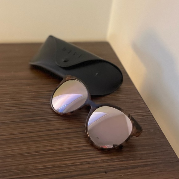 Pink Tortoise Sunglasses - Picture 3 of 5